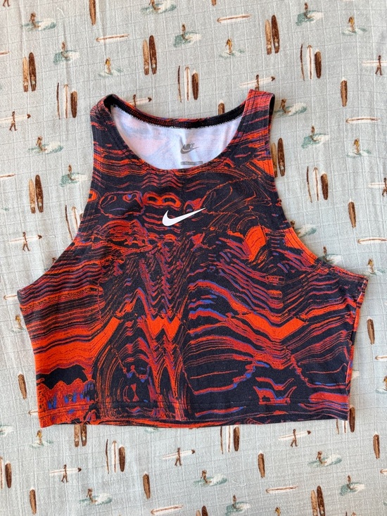 Nike Tops - Nike Women’s Black & Red Abstract Crop Tank